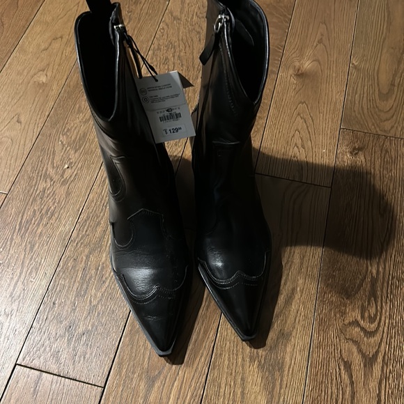 Never worn with tags - Picture 5 of 7